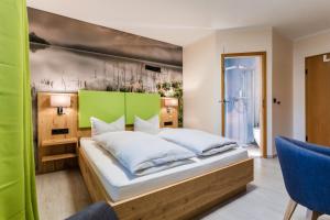 Postel nebo postele na pokoji v ubytování Hotel Luisen Mühle + 13 fotografií