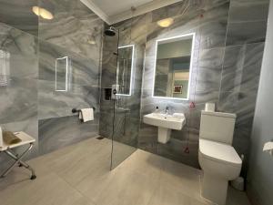 Ein Badezimmer in der Unterkunft Leeds Castle Stable Courtyard Bed and Breakfast