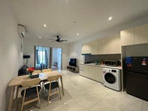 A cozinha ou cozinha compacta de Quill Residences KlCC By G Z
