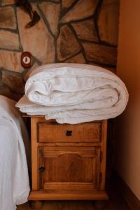 a bed with a mattress on top of a wooden night stand at Casa Rural El Cañico in Otero de Bodas