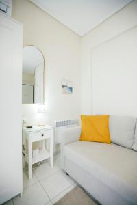 a white room with a bed and a desk at Tiny Studio in Larisa