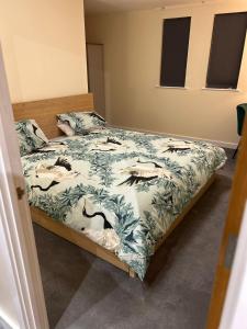 Letto o letti in una camera di Luxury 2 Bedroom Apartment around LCY Airport