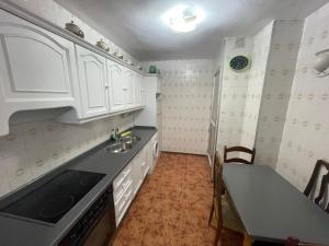 Kuchyňa alebo kuchynka v ubytovaní Apartamento Balcón del Tajo