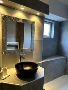 Koupelna v ubytování L'Atypique d'Orléans + 6 fotografií