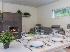 Restavracija oz. druge možnosti za prehrano v nastanitvi Holiday Home Villa renkaranta by Interhome