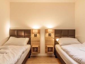 Un pat sau paturi într-o cameră la Apartment Lakeside Village 9 by Interhome