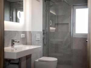 Ванна кімната в Apartment Alpine Residence Auszeit by Interhome