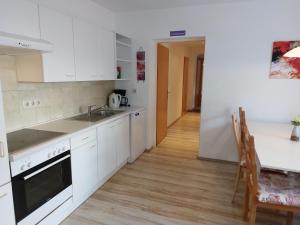 Кухня или кухненски бокс в Apartment Landhaus St- Georg-6 by Interhome