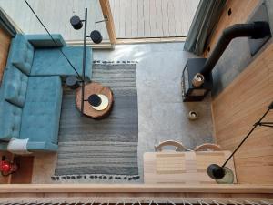 an overhead view of a living room with a blue couch at Strefa ciszy Lubomin in Lubomin