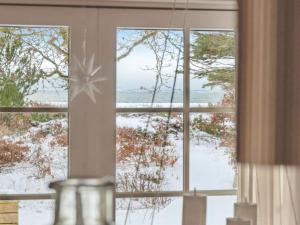 ventana con vistas a una playa cubierta de nieve en Holiday Home Melisa - 100m to the inlet in The Liim Fiord by Interhome, en Sønder Ydby