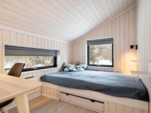 En eller flere senge i et værelse på Holiday Home Gyri - 300m from the sea in Djursland and Mols by Interhome