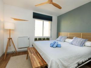 Ένα ή περισσότερα κρεβάτια σε δωμάτιο στο Apartment Pescadors by Interhome