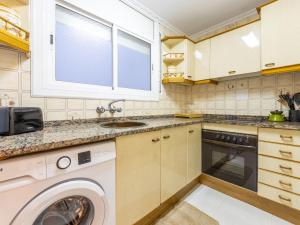 Kuchyň nebo kuchyňský kout v ubytování Apartment Sombrero by Interhome