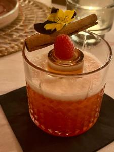 - un dessert dans un verre avec une framboise en haut dans l'établissement Bedford House & Hall, à Balbriggan