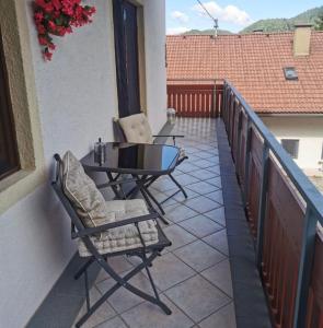 A balcony or terrace at Appartamento Giovanna Rosegg