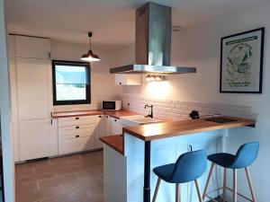Kuchyň nebo kuchyňský kout v ubytování NEW : Maison - 10mn La Bourboule
