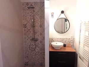 Et badeværelse på NEW : Maison - 10mn La Bourboule
