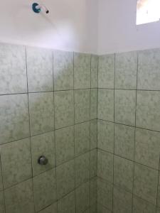 a bathroom with a shower with a shower head at Hostel Caballo Blanco in Moyogalpa