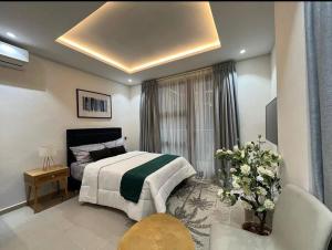 מיטה או מיטות בחדר ב-Luxury & Modern Studio Apartment