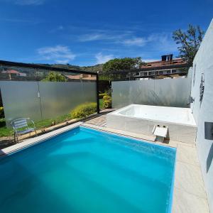 a swimming pool with a hot tub next to a building at La Huerta Hotel Boutique in Tibasosa