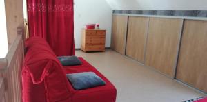 a red couch in a room with a red curtain at Vielle Aure Le 2 Bers 90m2 in Vielle-Aure