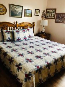 a bed with a quilt on it in a bedroom at Robin's Roost in Sevierville