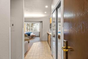 Fotografie z fotogalerie ubytování Palisades Tahoe Lodge Rentals Studio #255 v destinaci Olympic Valley