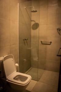 a bathroom with a toilet and a glass shower at La Casona in Santa Cruz de la Sierra