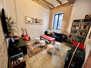 Knihovna v hostelu