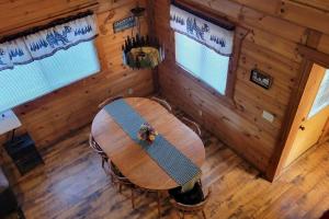 Φωτογραφία από το άλμπουμ του The Grizzly Den Cabin Warrens WI σε Warrens +21 φωτογραφίες