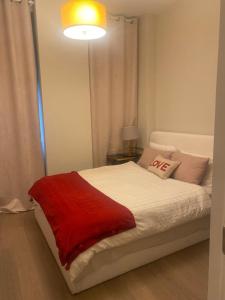 a bedroom with a bed with a red blanket on it at Chic studio in Leicester Sqaure! in London