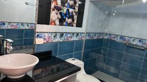サレントにあるCasa Salentoのバスルーム(トイレ、洗面台付)