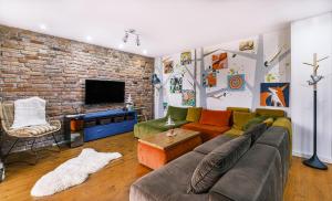 TV a/nebo společenská místnost v ubytování Apartmán V medvědím brlohu