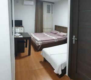 Postel nebo postele na pokoji v ubytování Hotel Amigo