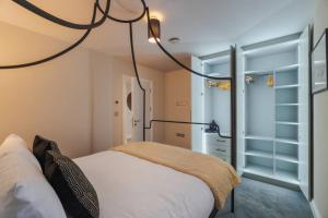a bedroom with a white bed and a lamp at Modern 2 Bed Apartment - Allocated Parking in Windsor