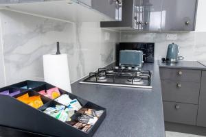 מטבח או מטבחון ב-A luxury 2 bedroom flat in NN1
