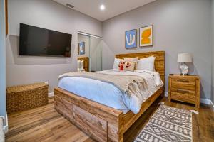 Postel nebo postele na pokoji v ubytování STR 5168 Palm Springs Oasis Newly Reno with Pool + 23 fotografií