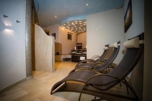 a row of chairs in a hair salon at Apartment Dahoam in Forstau