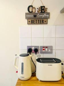 a kitchen counter with a coffee maker and a toaster at Bright Flat in Bricklane-Aldgate in London