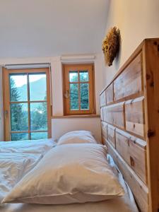 Postel nebo postele na pokoji v ubytování Chalet Apartments Ferius inklusive Jokercard im Sommer