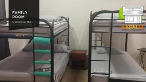 - deux lits superposés dans une chambre dans l'établissement KAPALIZ, à Tigre
