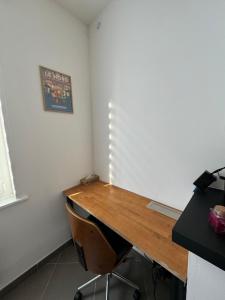 an office with a desk and two chairs in a room at Escapade - Studio cosy au centre de Saint-Omer in Saint-Omer