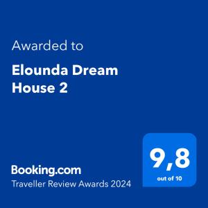 un téléphone bleu avec le texte attribué à la maison de rêve elonda dans l'établissement Elounda Dream House 2, à Elounda