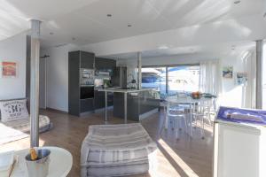 Gallery image of Unique in Barcelona ! Catamaran with a private swimming pool in Barcelona +36 photos
