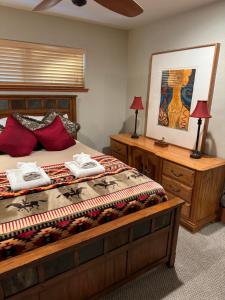 a bedroom with two beds with red pillows at Lake Tahoe Luxury Guest Quarters in South Lake Tahoe