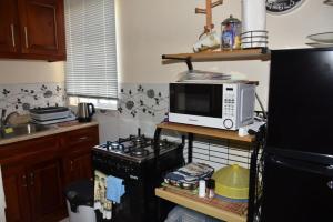 Dapur atau dapur kecil di Aileen Palm Cove Ja