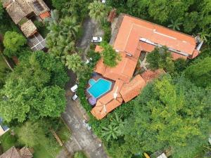 an overhead view of a house with a swimming pool at Pousada Bawa in Ubatuba