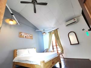 Postel nebo postele na pokoji v ubytování Mori Jonker Homestay