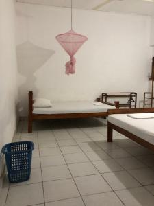 Letto o letti in una camera di Feel Like Home Anuradhapura