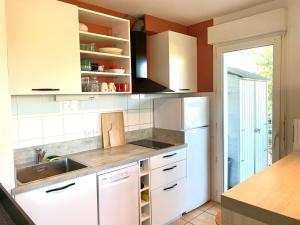 A cozinha ou cozinha compacta de Appartement Ondres, 2 pièces, 4 personnes - FR-1-239-1000